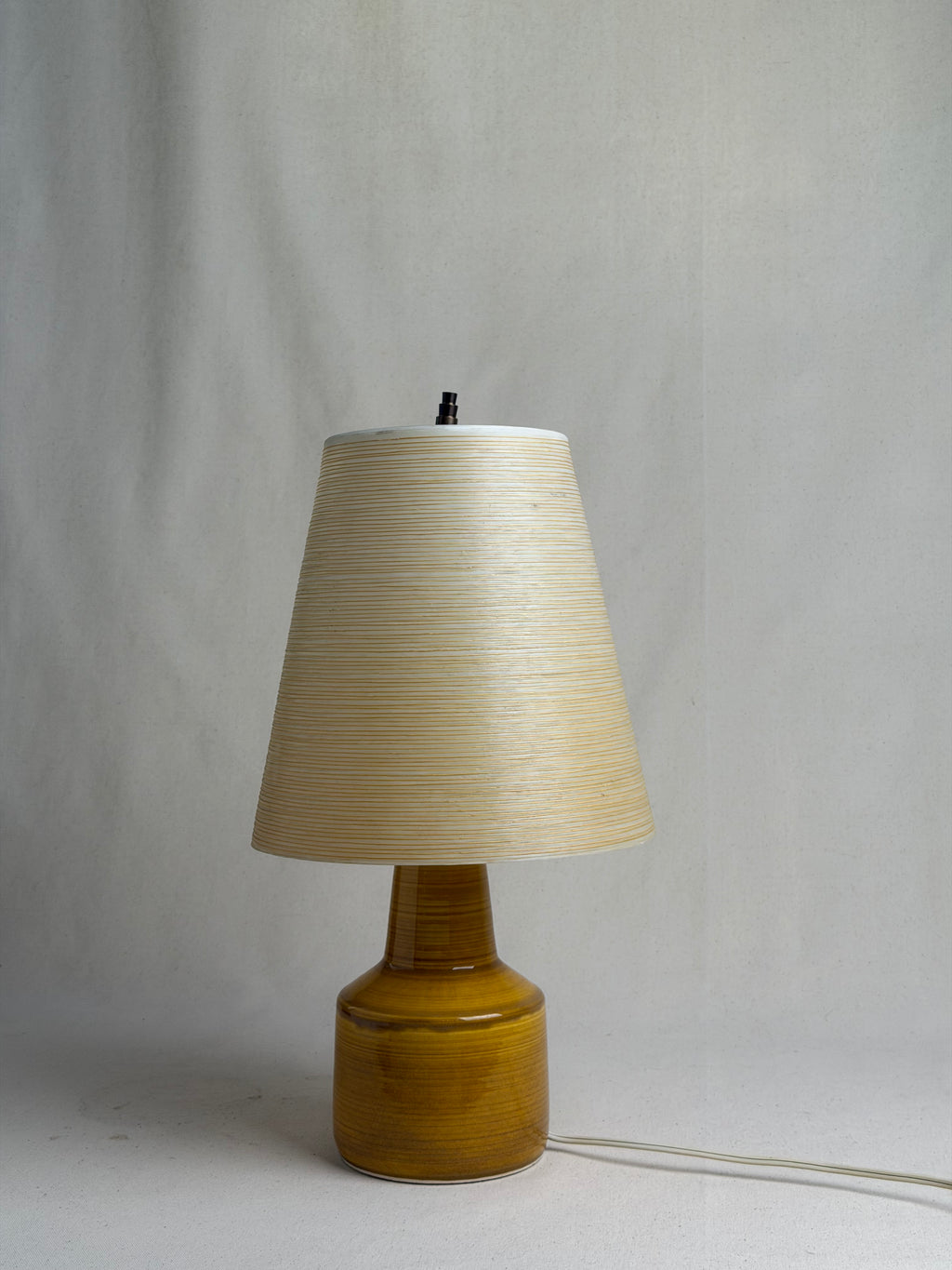 Lotte & Gunnar Bostlund Model 1200 Mustard Ceramic Table Lamp, Canada c. 1960s