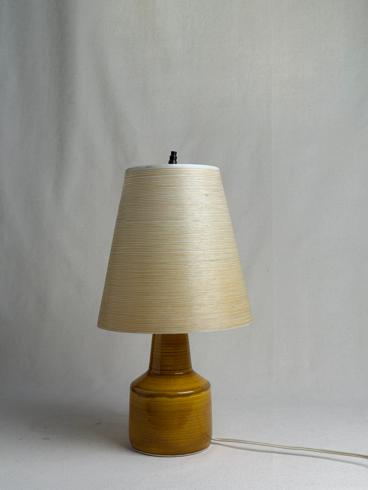 Lotte & Gunnar Bostlund Model 1200 Mustard Ceramic Table Lamp, Canada c. 1960s