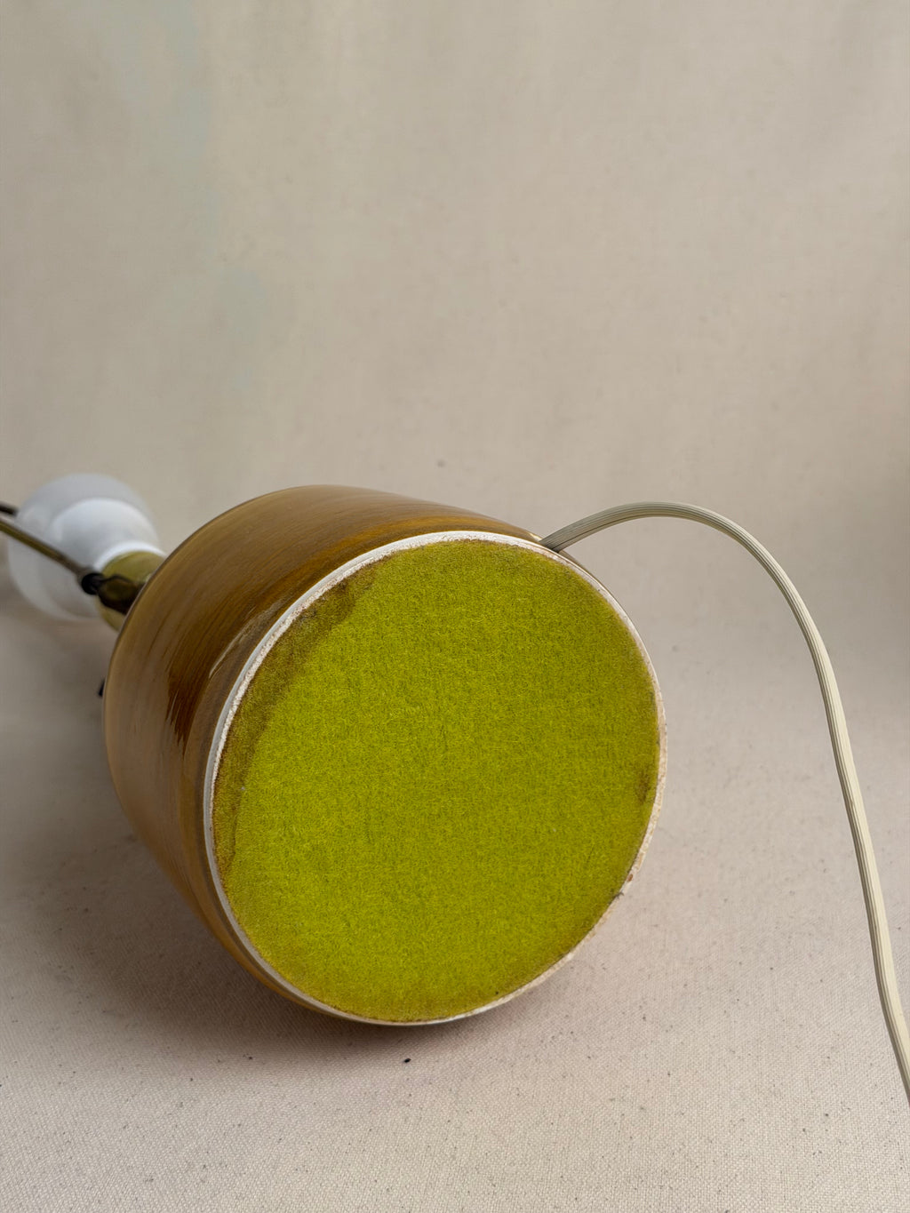Lotte & Gunnar Bostlund Model 1200 Mustard Ceramic Table Lamp, Canada c. 1960s