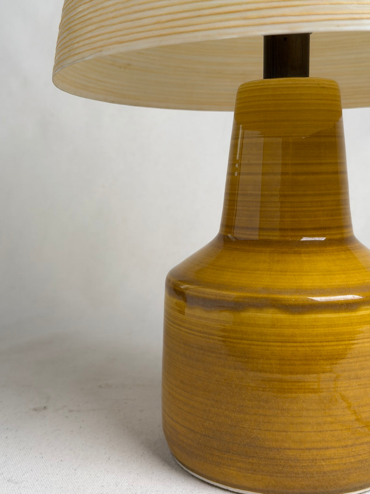 Lotte & Gunnar Bostlund Model 1200 Mustard Ceramic Table Lamp, Canada c. 1960s