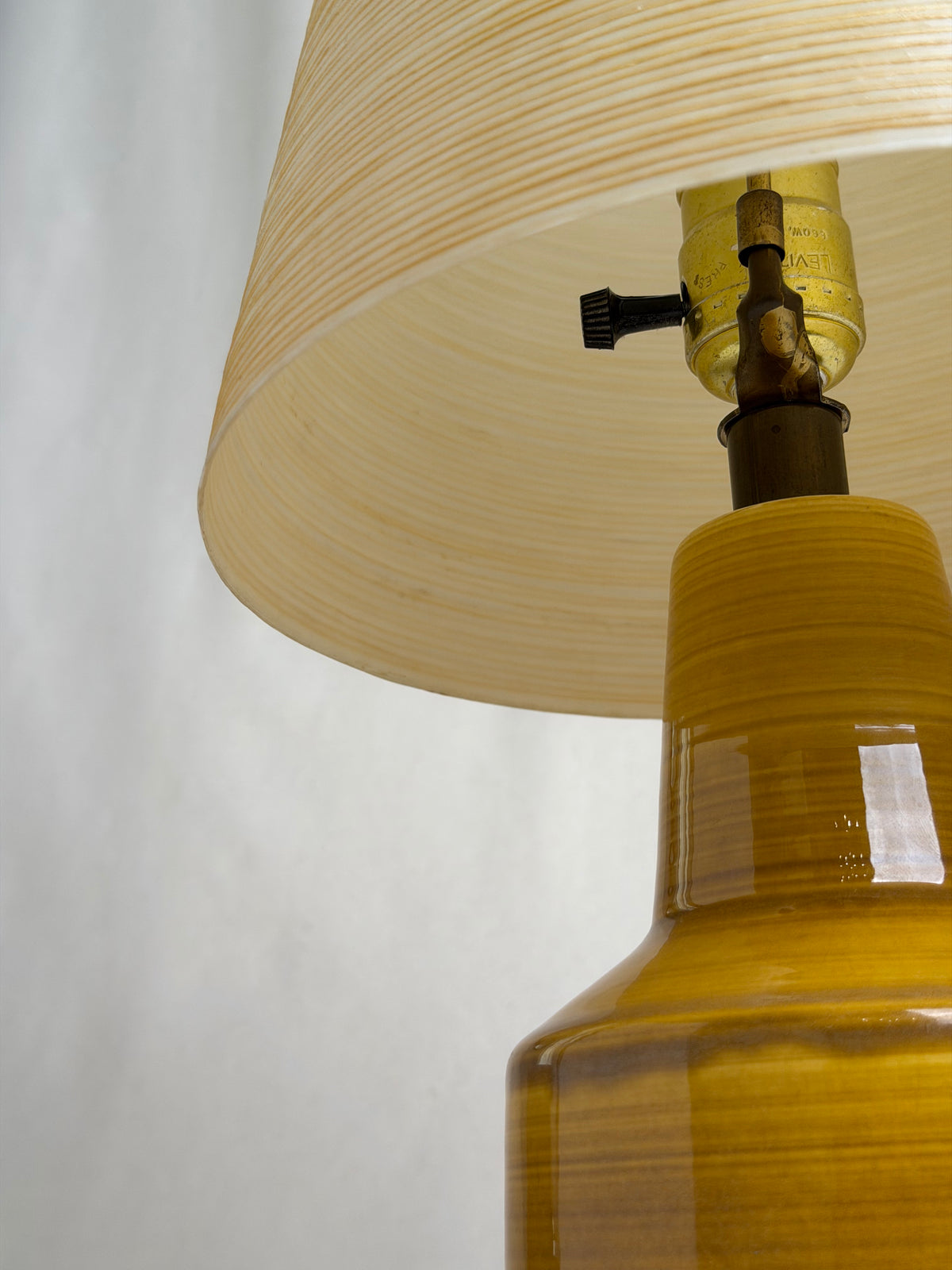 Lotte & Gunnar Bostlund Model 1200 Mustard Ceramic Table Lamp, Canada c. 1960s